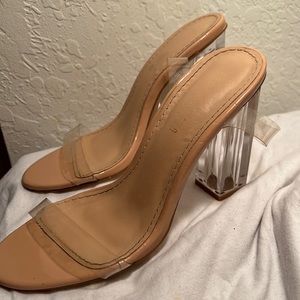 I’m selling high heels for fashion nova that can be matched with anything.